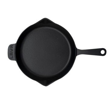 LAVA DÖKÜM YUVARLAK KIZARTMA TAVASI, METAL SAPLI. ÇAP(Ø)28CM.
